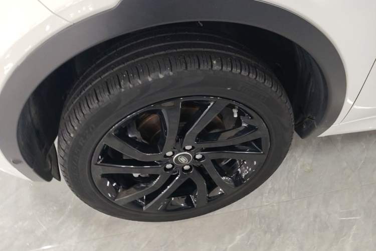 Used Land Rover Discovery Sport 2019 240 PS SE Dynamic Version China VI Standard Left Front Wheel Hub