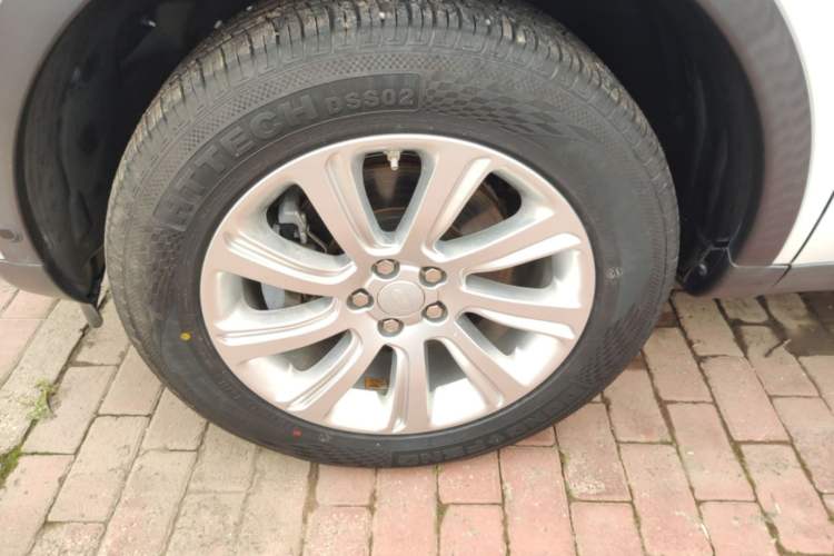 Used Land Rover Discovery Sport 2019 240 PS SE Version China VI Standard Left Front Wheel Hub