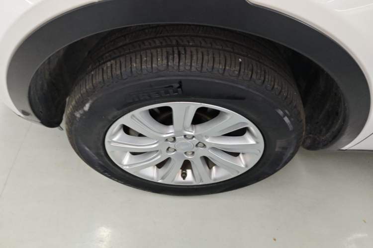 Used Land Rover Discovery Sport 2019 240 PS PURE Edition China VI Standard Left Front Wheel Hub