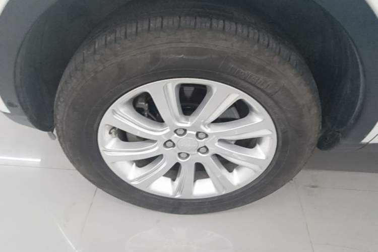 Used Land Rover Discovery Sport 2019 240 PS SE Version China VI Standard Left Front Wheel Hub