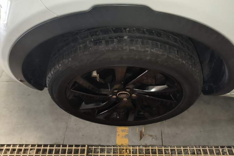 Used Land Rover Discovery Sport 2019 240 PS SE Dynamic Version China VI Standard Left Front Wheel Hub