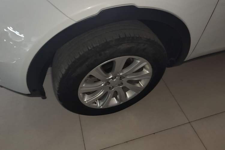 Used Land Rover Discovery Sport 2019 240 PS SE Version China VI Standard Left Front Wheel Hub