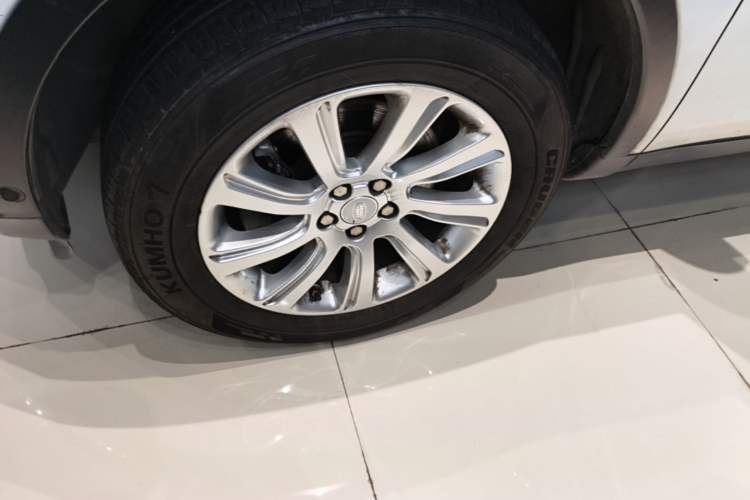 Used Land Rover Discovery Sport 2019 240 PS SE Version China VI Standard Left Front Wheel Hub