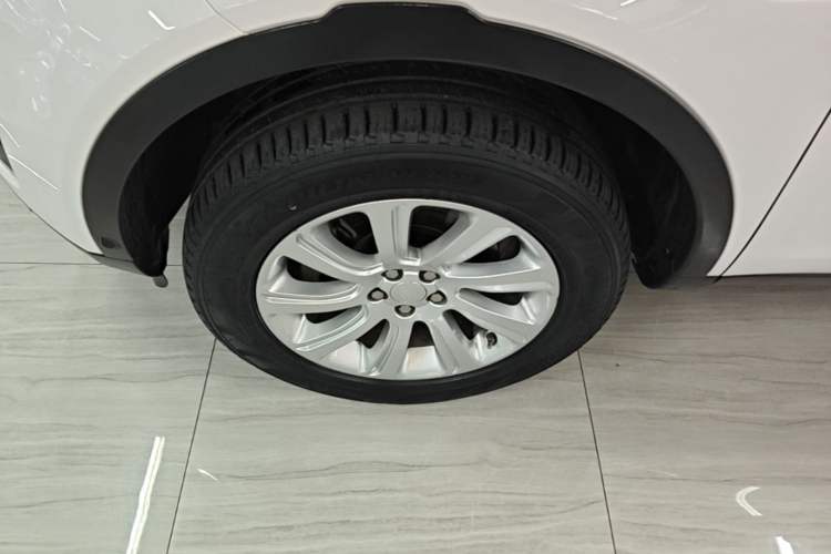 Used Land Rover Discovery Sport 2019 200PS PURE Edition China VI Standard Left Front Wheel Hub