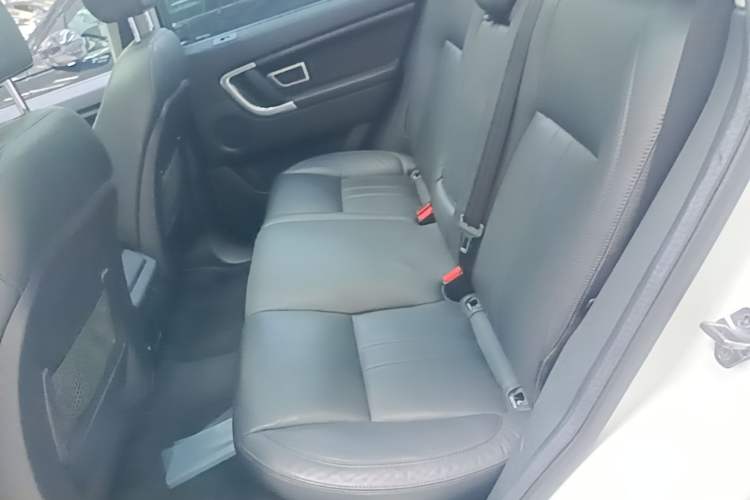 Used Land Rover Discovery Sport 2019 240 PS SE Version China VI Standard Left Rear Seat