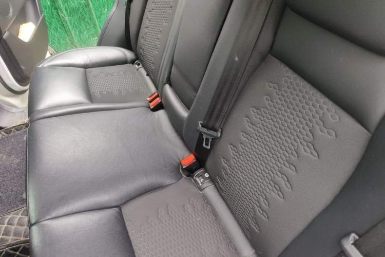 Used Land Rover Discovery Sport 2019 240 PS PURE Edition China VI Standard Left Rear Seat
