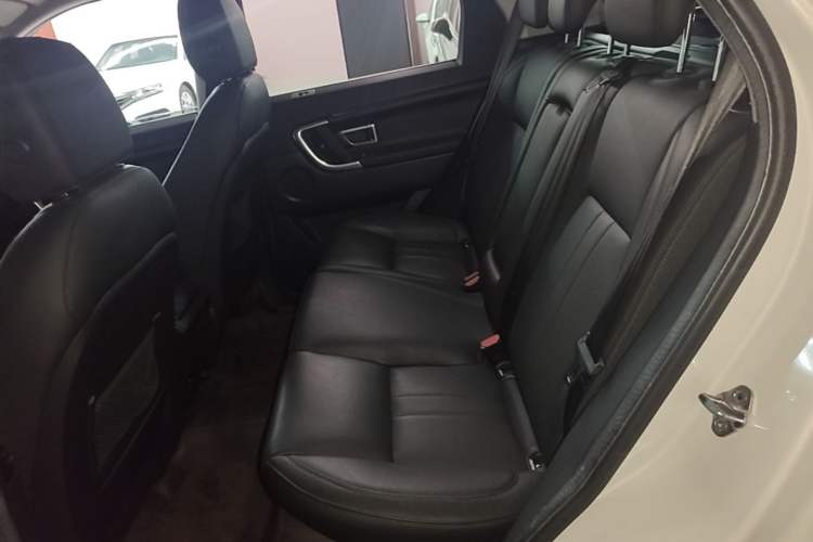 Used Land Rover Discovery Sport 2019 240 PS SE Version China VI Standard Left Rear Seat