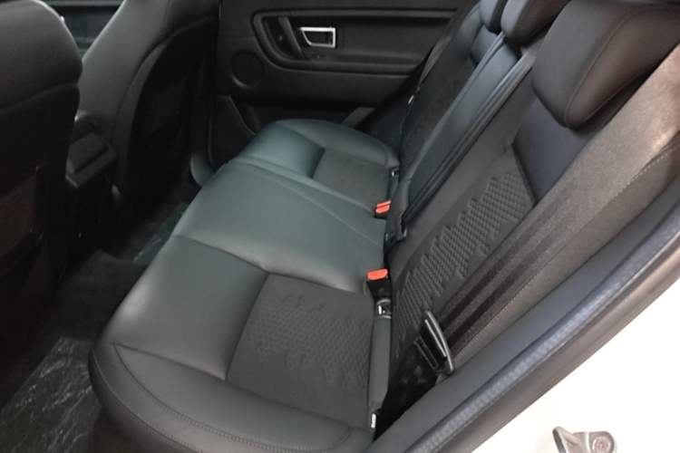 Used Land Rover Discovery Sport 2019 200PS PURE Edition China VI Standard Left Rear Seat