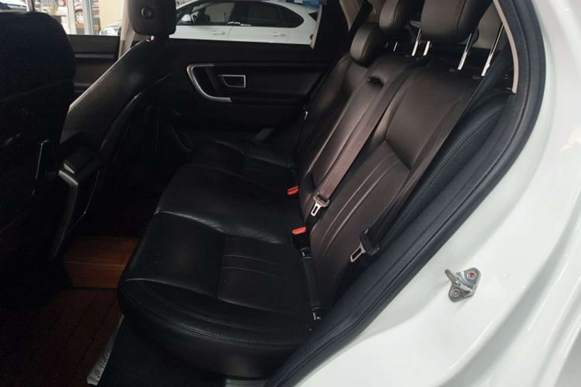 Used Land Rover Discovery Sport 2019 240 PS SE Version China VI Standard Left Rear Seat