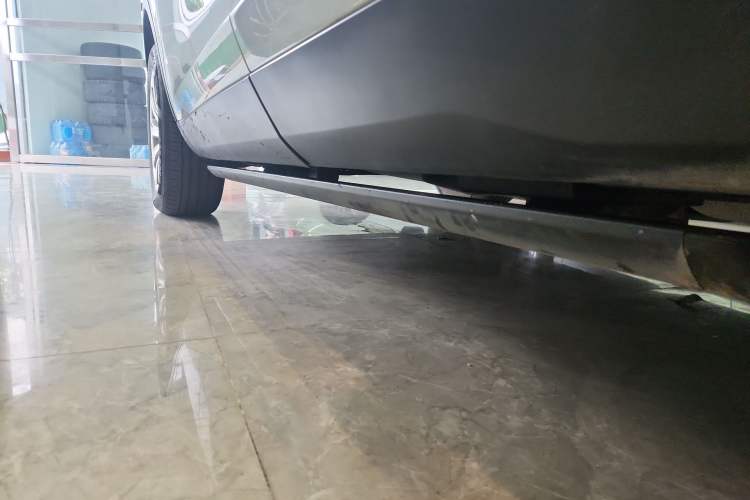 Used Land Rover Discovery Sport 2019 240 PS PURE Edition China VI Standard Left Side Sill
