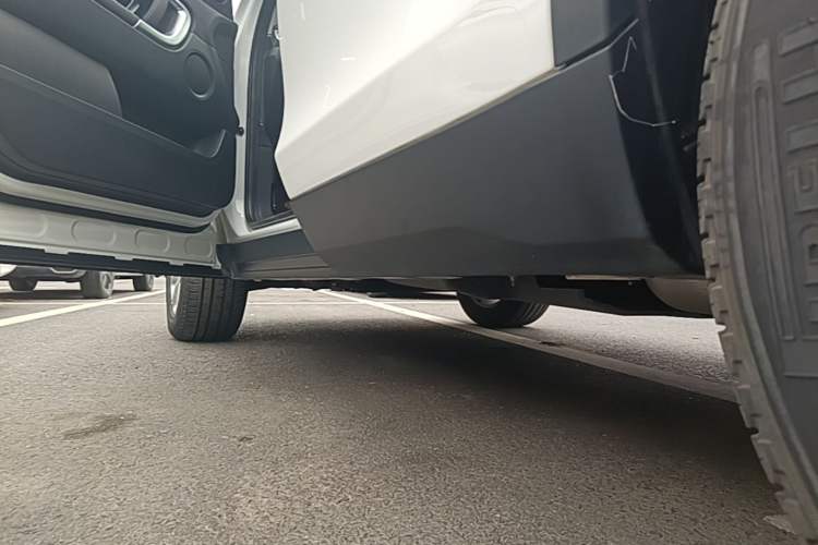Used Land Rover Discovery Sport 2019 240 PS SE Version China V Standard Left Side Sill