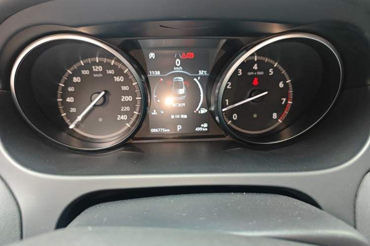 Used Land Rover Discovery Sport 2019 240 PS SE Version China VI Standard Odometer Close Up
