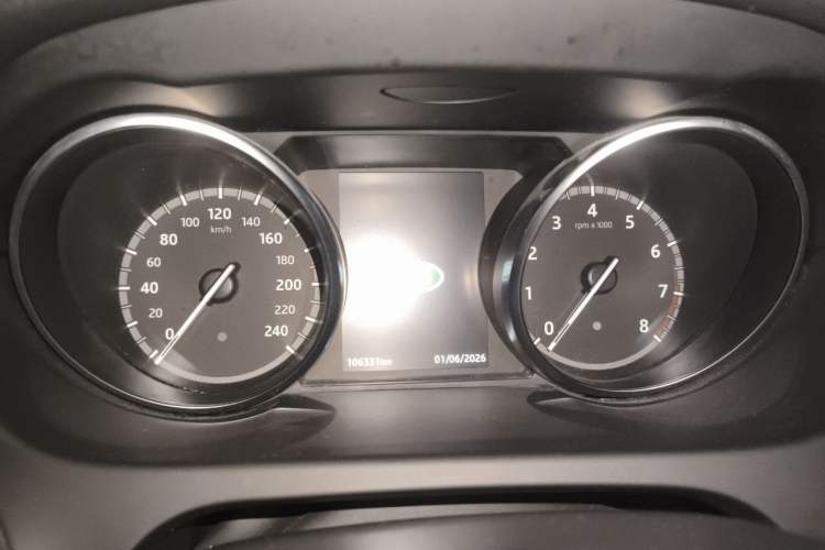 Used Land Rover Discovery Sport 2019 240 PS SE Version China VI Standard Odometer Close Up