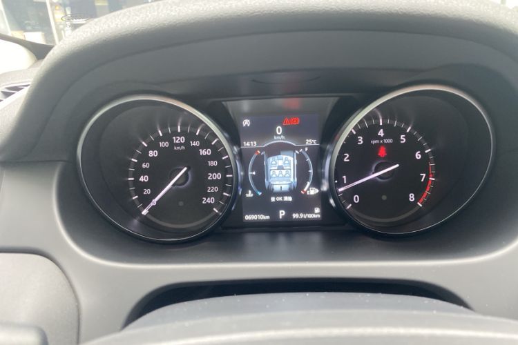 Used Land Rover Discovery Sport 2019 240 PS PURE Edition China VI Standard Odometer Close Up