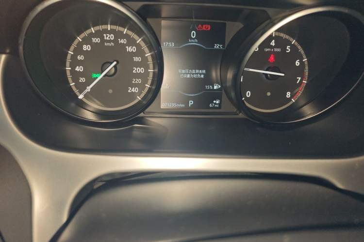 Used Land Rover Discovery Sport 2019 240 PS SE Version China VI Standard Odometer Close Up