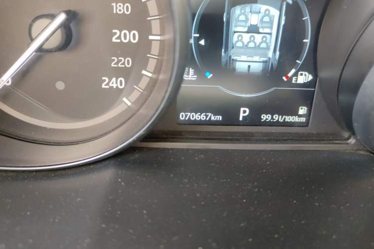 Used Land Rover Discovery Sport 2019 240 PS SE Version China VI Standard Odometer Close Up
