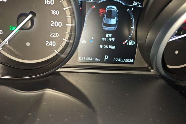 Used Land Rover Discovery Sport 2019 240 PS PURE Edition China VI Standard Odometer Close Up