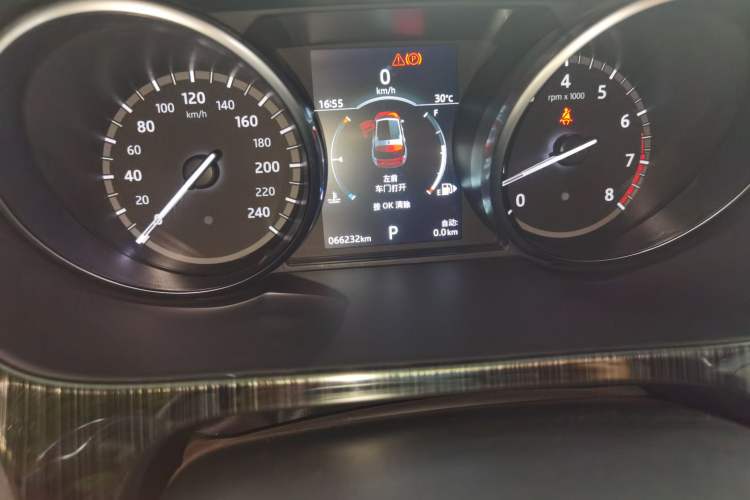 Used Land Rover Discovery Sport 2019 240 PS HSE Version China V Standard Odometer Close Up