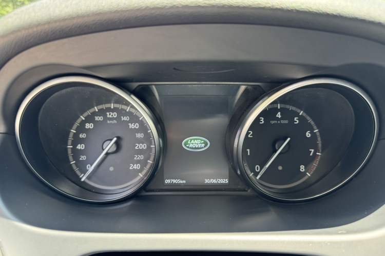 Used Land Rover Discovery Sport 2019 240 PS SE Version China VI Standard Odometer Close Up