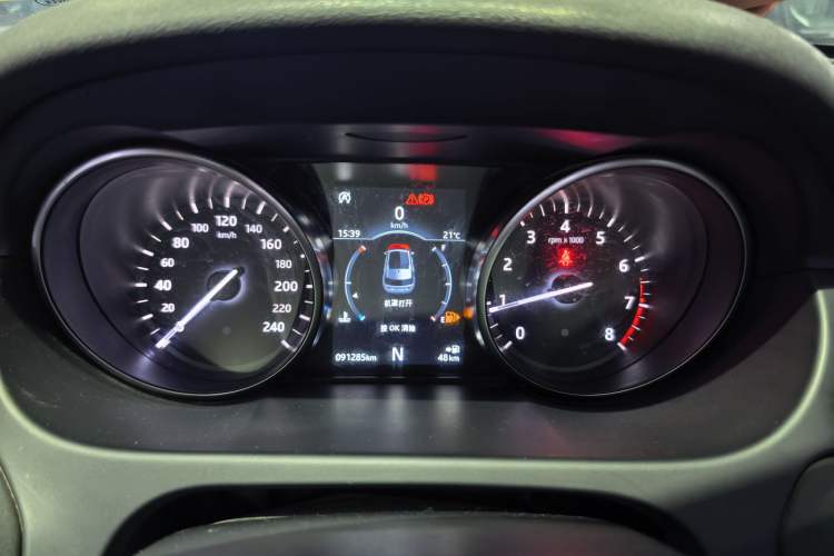Used Land Rover Discovery Sport 2019 240 PS SE Version China VI Standard Odometer Close Up