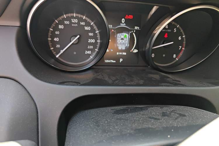 Used Land Rover Discovery Sport 2019 240 PS SE Version China VI Standard Odometer Close Up