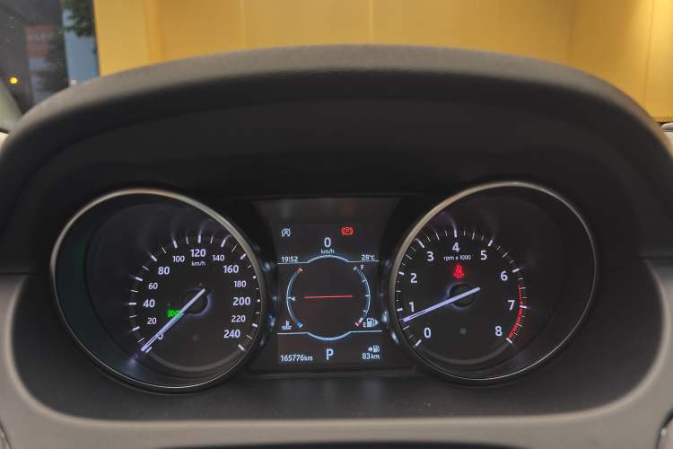 Used Land Rover Discovery Sport 2019 240 PS SE Version China VI Standard Odometer Close Up