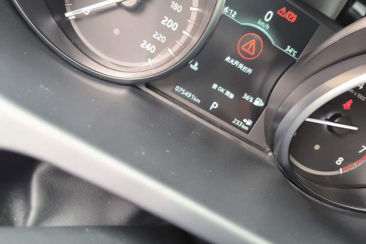 Used Land Rover Discovery Sport 2019 240 PS SE Version China VI Standard Odometer Close Up