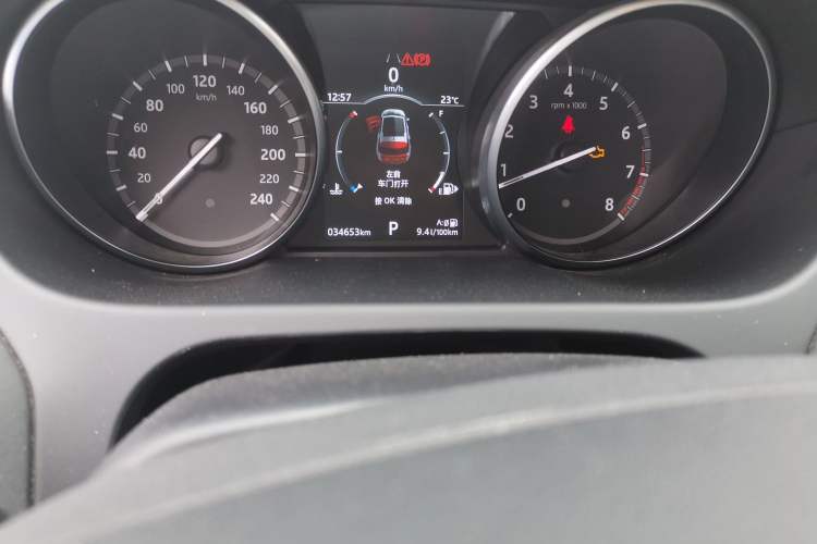 Used Land Rover Discovery Sport 2019 240 PS PURE Edition China VI Standard Odometer Close Up