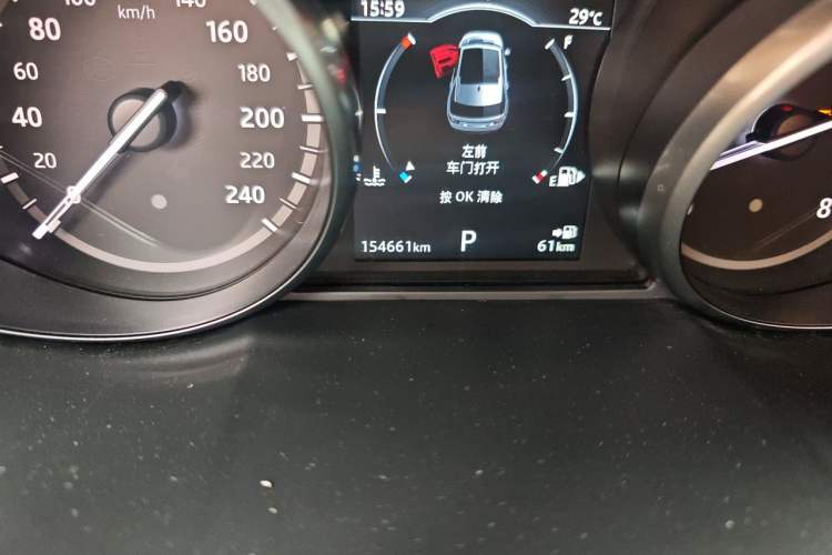 Used Land Rover Discovery Sport 2019 240 PS SE Version China VI Standard Odometer Close Up