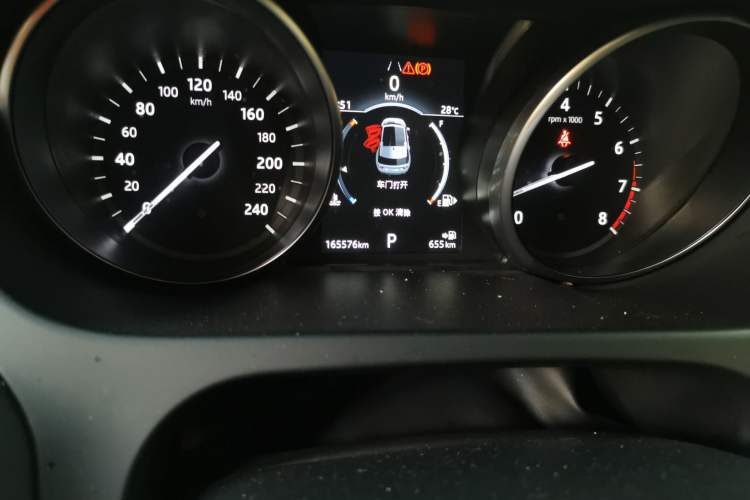 Used Land Rover Discovery Sport 2019 240 PS SE Version China VI Standard Odometer Close Up