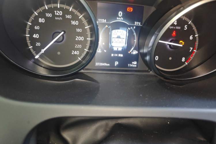 Used Land Rover Discovery Sport 2019 240 PS SE Version China VI Standard Odometer Close Up