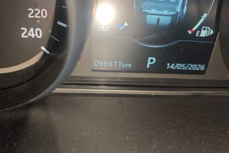 Used Land Rover Discovery Sport 2019 240 PS PURE Edition China VI Standard Odometer Close Up