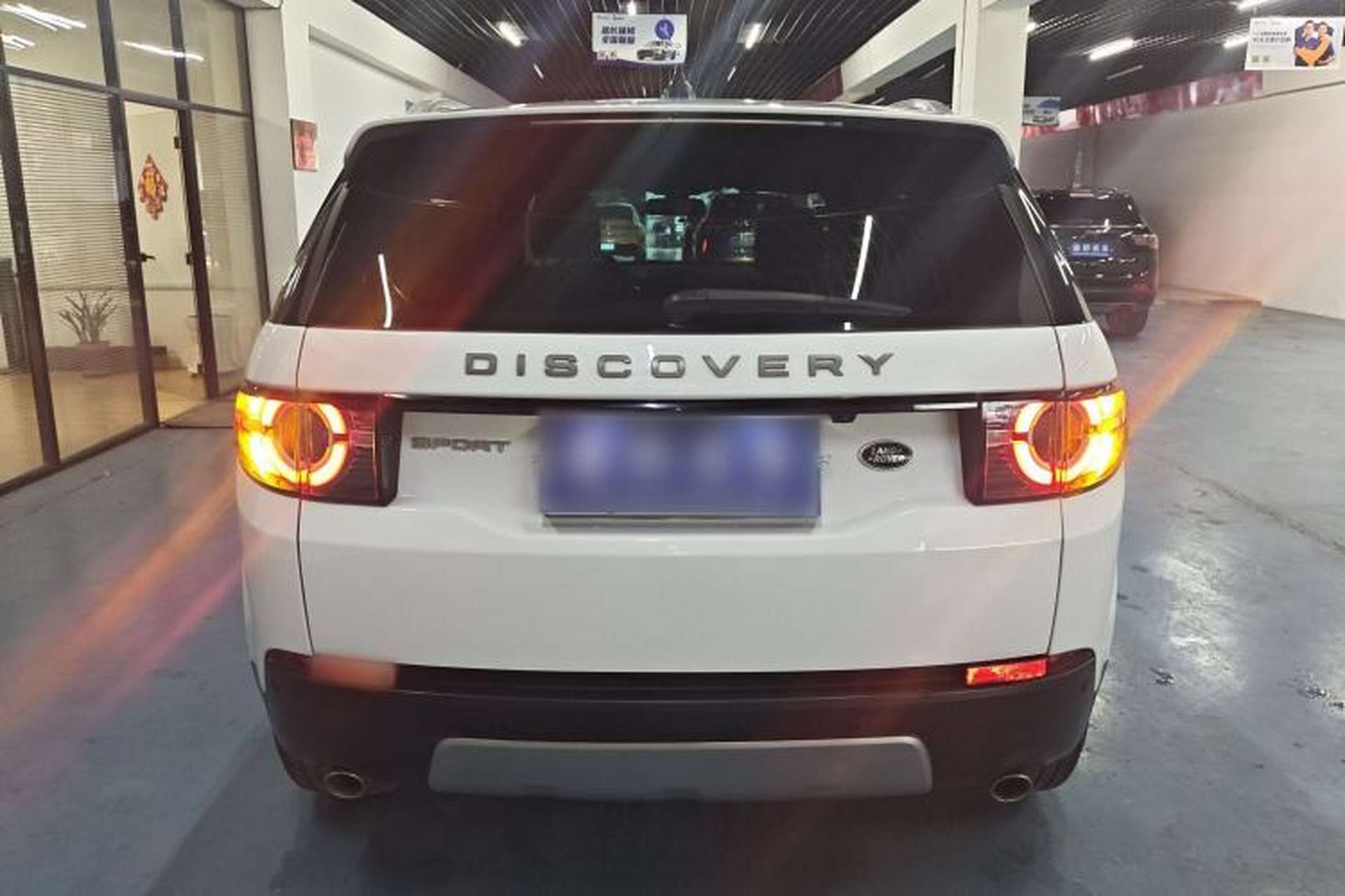 Used Land Rover Discovery Sport 2019 240 PS SE Version China VI Standard Rear