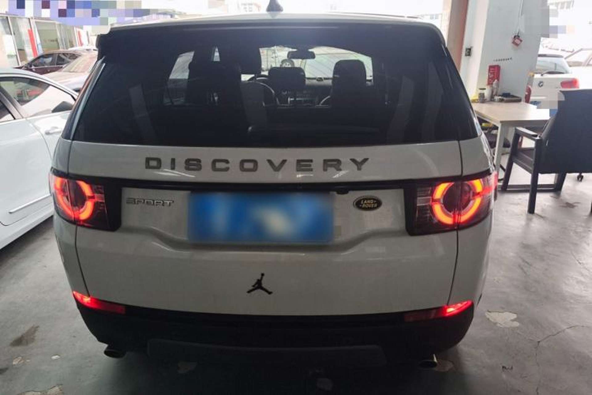 Used Land Rover Discovery Sport 2019 240 PS SE Version China VI Standard Rear