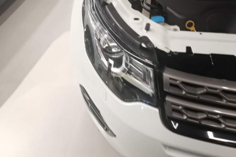 Used Land Rover Discovery Sport 2019 240 PS SE Version China VI Standard Right Front Headlight
