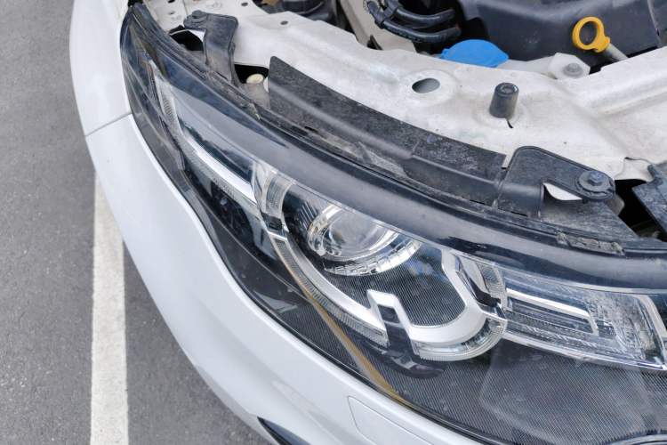 Used Land Rover Discovery Sport 2019 240 PS SE Version China VI Standard Right Front Headlight