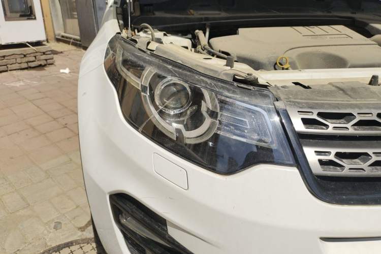 Used Land Rover Discovery Sport 2019 240 PS SE Version China VI Standard Right Front Headlight