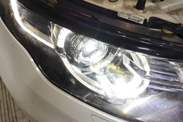 Used Land Rover Discovery Sport 2019 240 PS PURE Edition China V Standard Right Front Headlight
