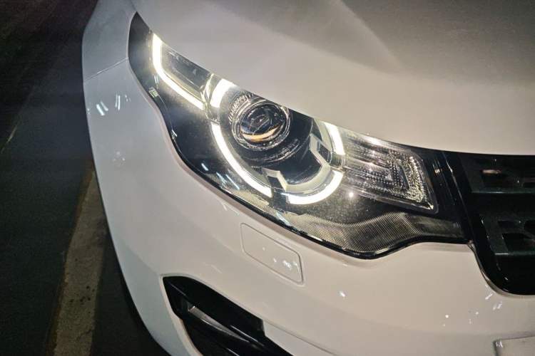 Used Land Rover Discovery Sport 2019 240 PS PURE Edition China VI Standard Right Front Headlight