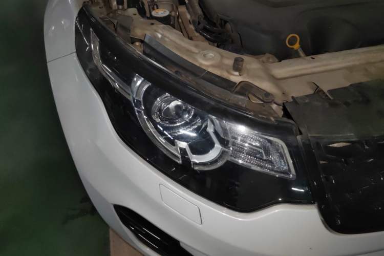 Used Land Rover Discovery Sport 2019 240 PS SE Version China V Standard Right Front Headlight