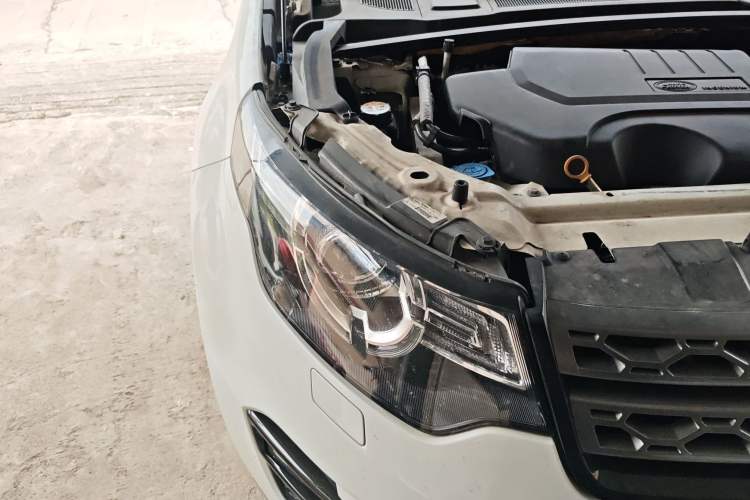 Used Land Rover Discovery Sport 2019 240 PS SE Version China V Standard Right Front Headlight