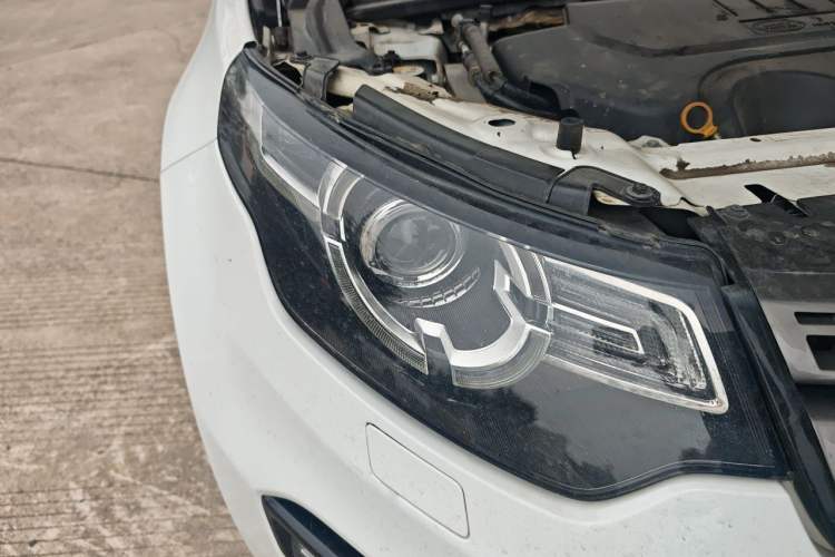 Used Land Rover Discovery Sport 2019 240 PS SE Version China VI Standard Right Front Headlight