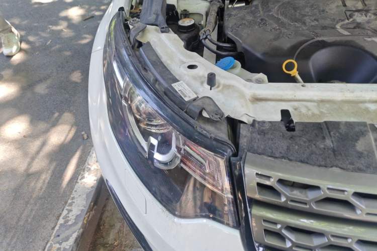 Used Land Rover Discovery Sport 2019 240 PS SE Version China VI Standard Right Front Headlight
