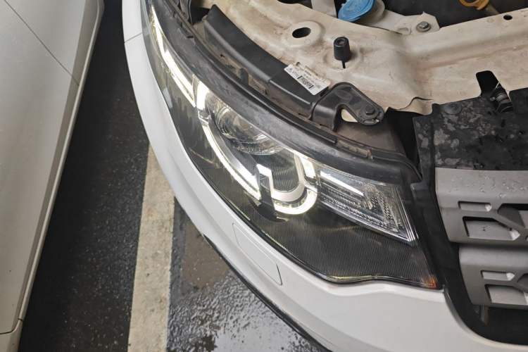 Used Land Rover Discovery Sport 2019 240 PS PURE Edition China V Standard Right Front Headlight