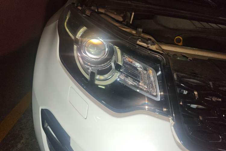 Used Land Rover Discovery Sport 2019 240 PS PURE Edition China VI Standard Right Front Headlight