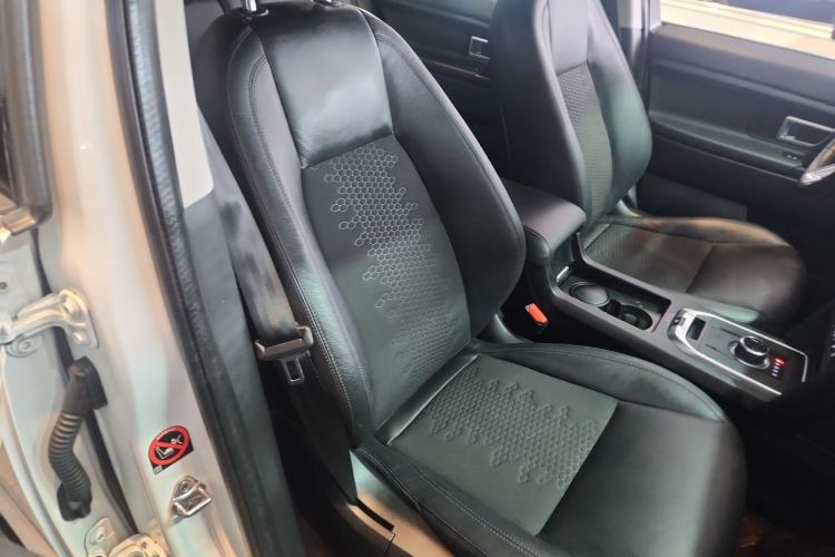 Used Land Rover Discovery Sport 2019 240 PS PURE Edition China VI Standard Right Front Seat