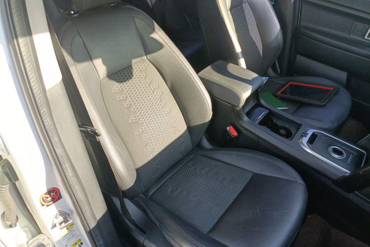 Used Land Rover Discovery Sport 2019 240 PS PURE Edition China VI Standard Right Front Seat