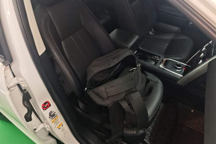 Used Land Rover Discovery Sport 2019 240 PS SE Version China VI Standard Right Front Seat