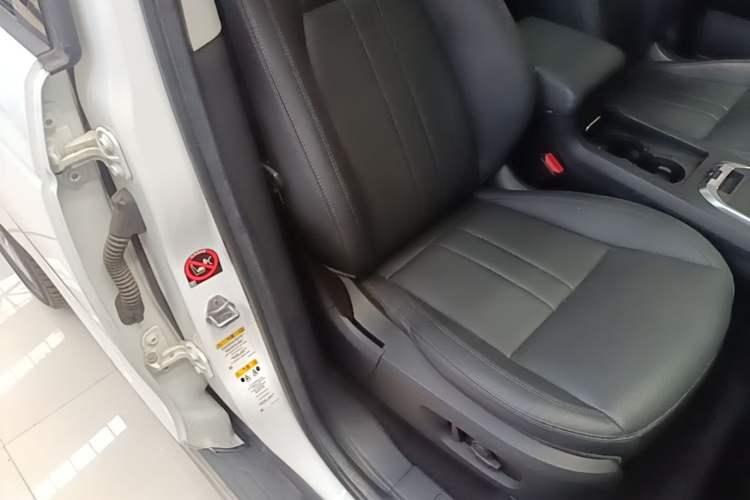 Used Land Rover Discovery Sport 2019 240 PS SE Version China VI Standard Right Front Seat