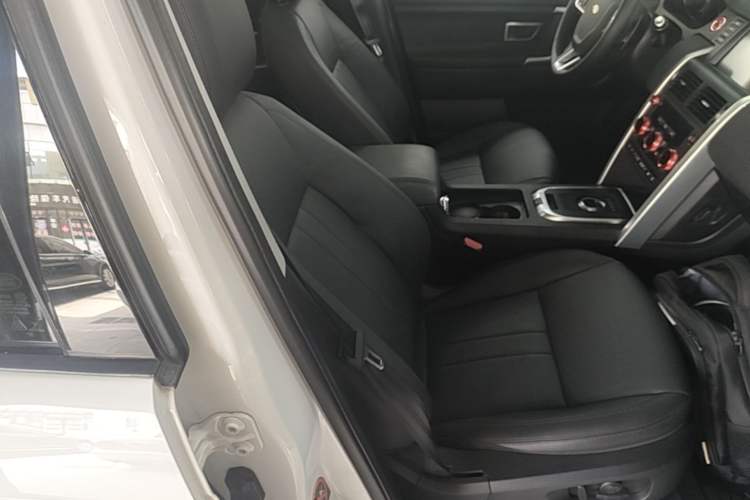 Used Land Rover Discovery Sport 2019 240 PS SE Version China VI Standard Right Front Seat